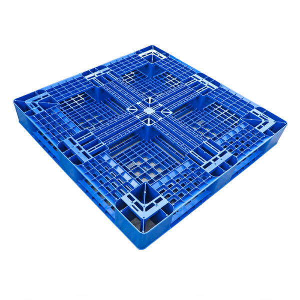 Heavy duty plastic pallet