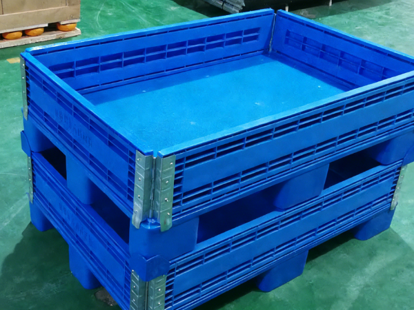 Standard and nine-leg pallets compatible with collars