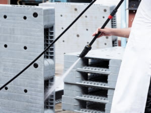 clean plastic pallet