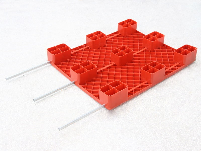 Custom-colored plastic pallets