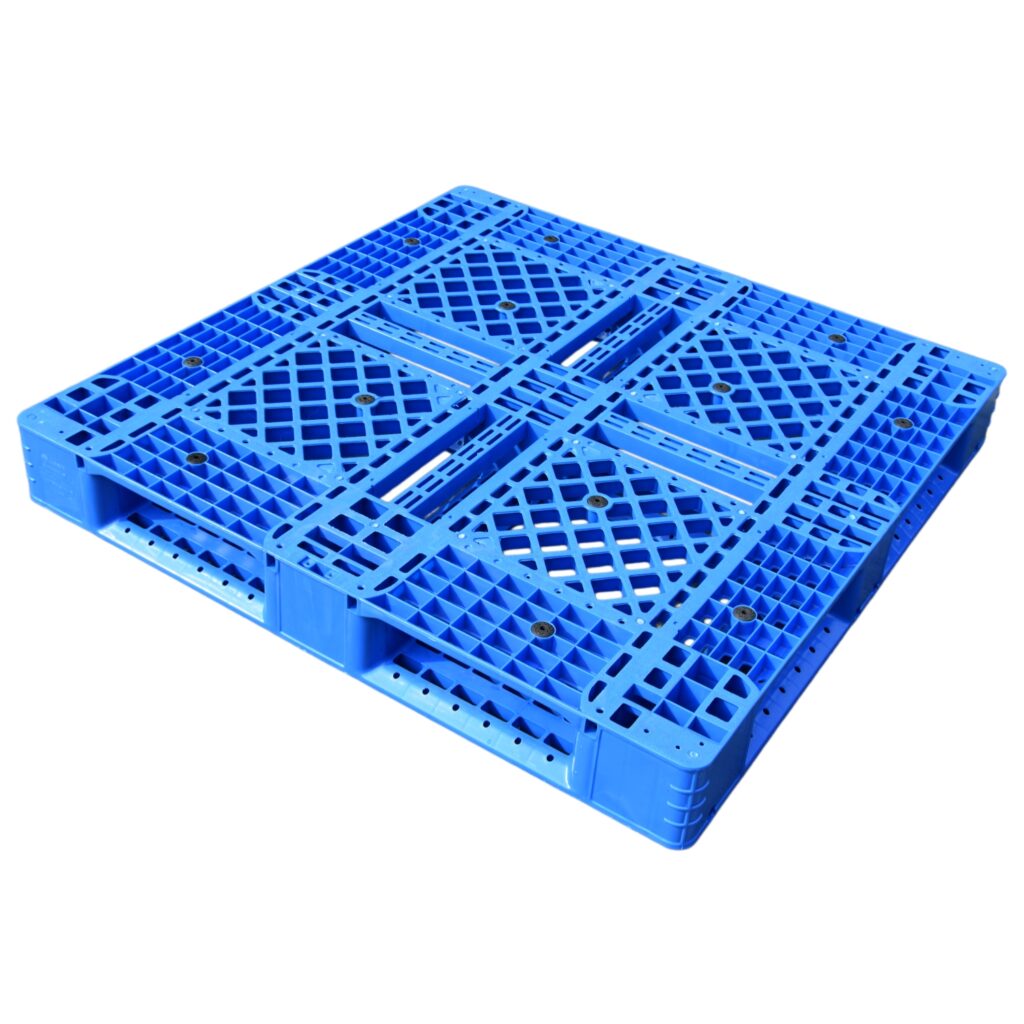 1300×1100 rackable plastic pallets – 6 runner
