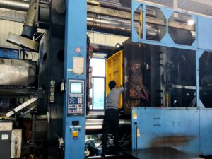 how are injection molded pallets made